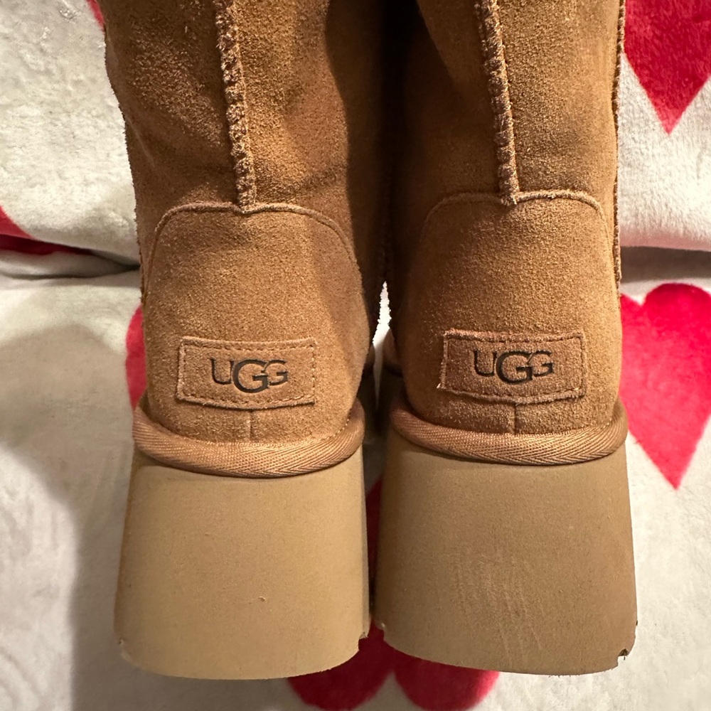 New UGG
Womens Classic Short New Heights Boots - Chestnut - Picture 8 of 12